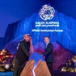 الاتحاد-السعودي-لركوب-الأمواج-وأكوا-اريبيبا-يطلقون-رياضة-ركوب-الأمواج-في-الرياض-جريدة-الوطن-السعودية.jpeg